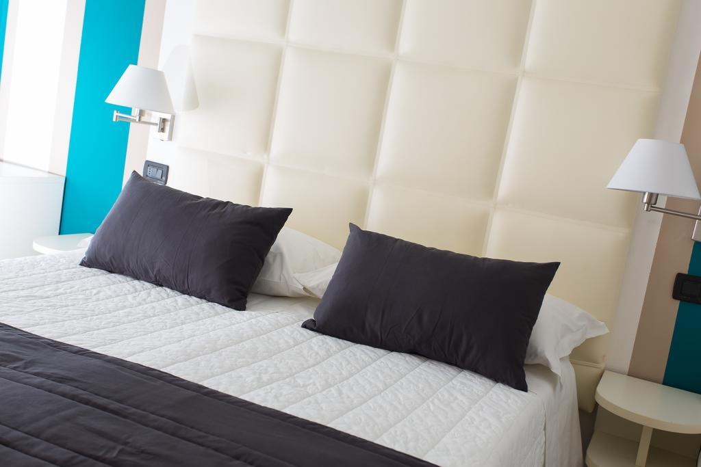 Hotel Flora มิลาโน แมริตทิมา ภายนอก รูปภาพ