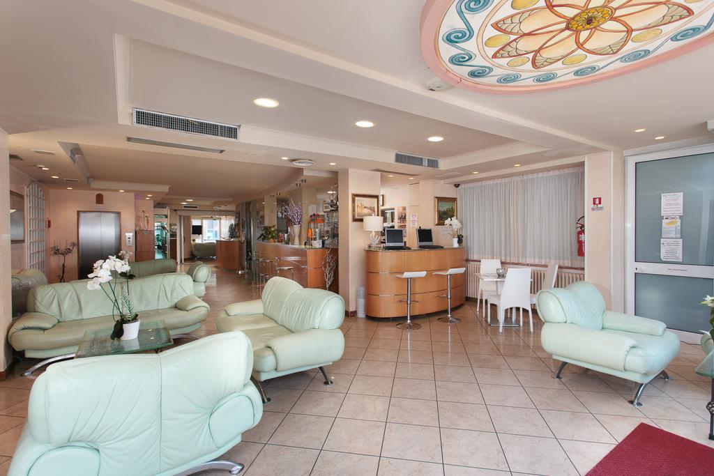 Hotel Flora มิลาโน แมริตทิมา ภายนอก รูปภาพ