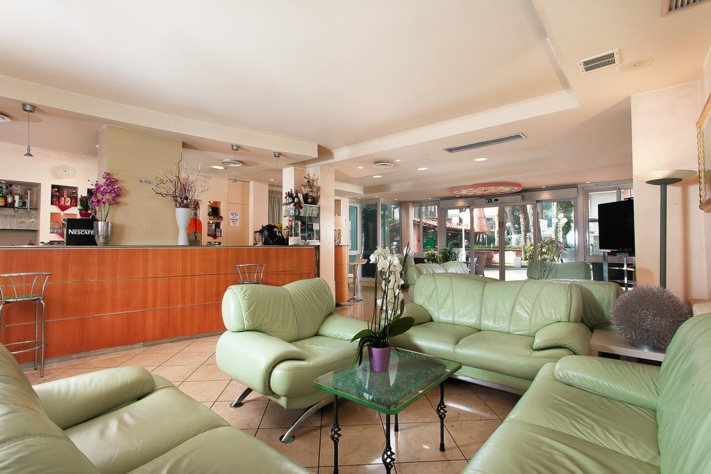 Hotel Flora มิลาโน แมริตทิมา ภายนอก รูปภาพ