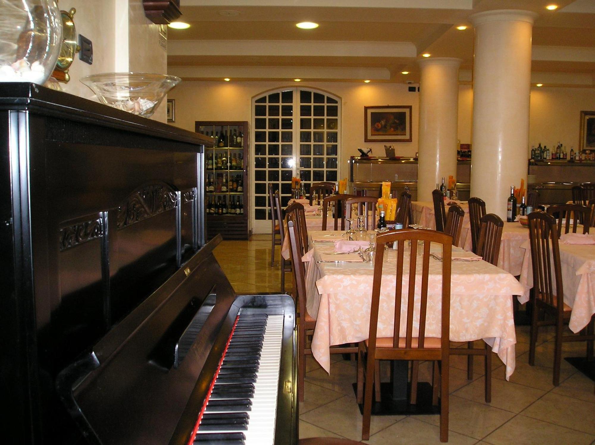 Hotel Flora มิลาโน แมริตทิมา ภายนอก รูปภาพ
