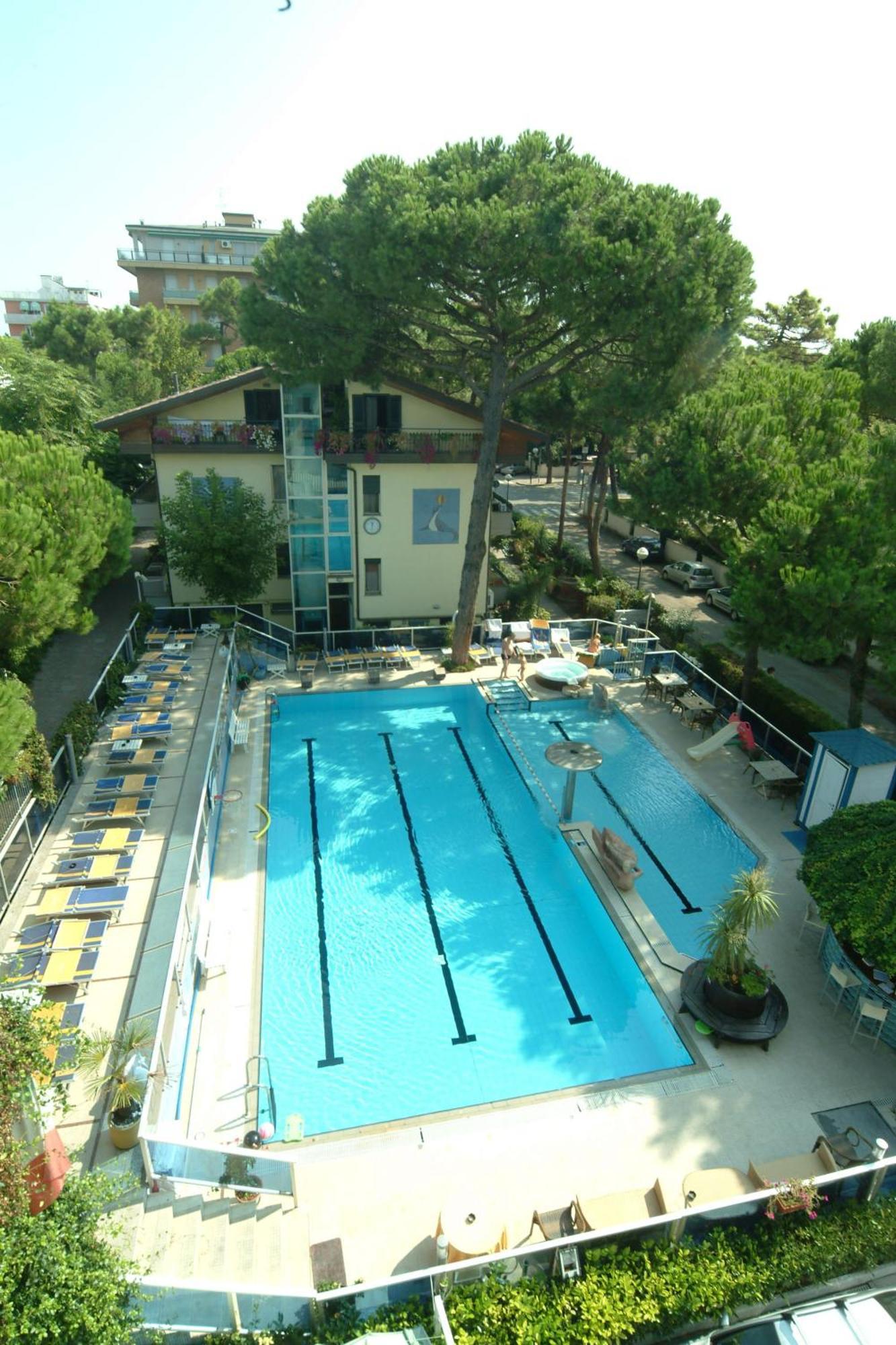 Hotel Flora มิลาโน แมริตทิมา ภายนอก รูปภาพ