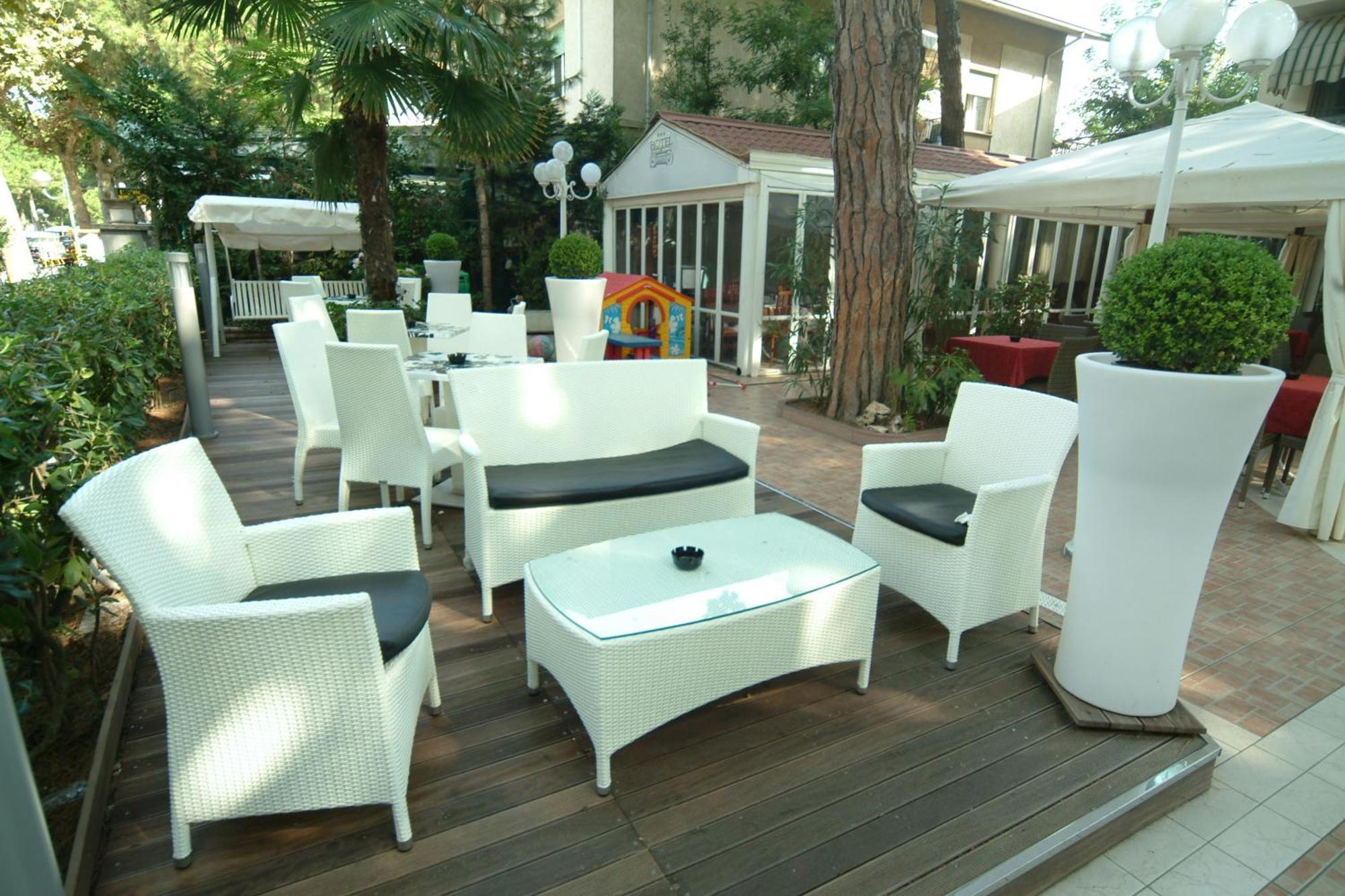 Hotel Flora มิลาโน แมริตทิมา ภายนอก รูปภาพ