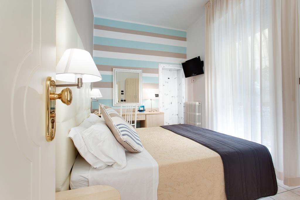 Hotel Flora มิลาโน แมริตทิมา ภายนอก รูปภาพ