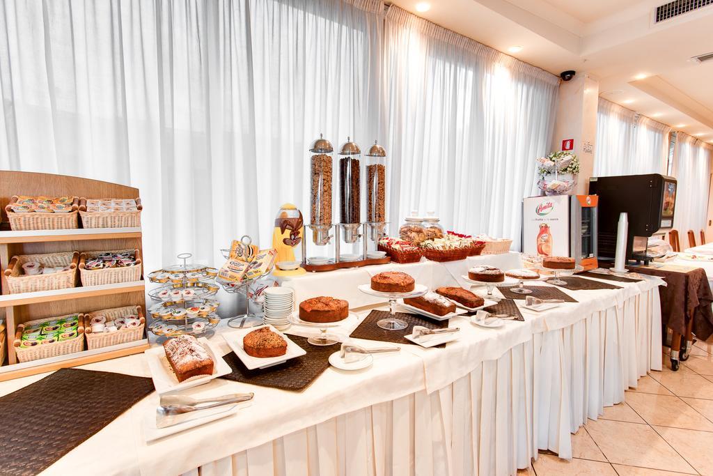 Hotel Flora มิลาโน แมริตทิมา ภายนอก รูปภาพ