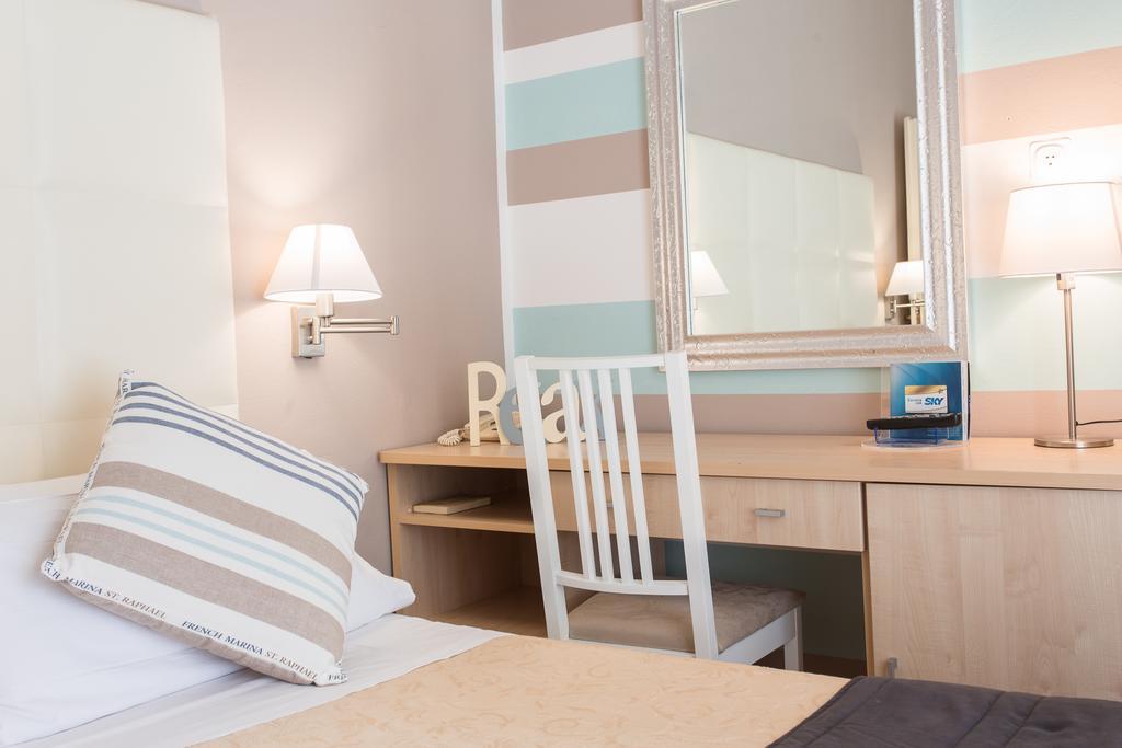 Hotel Flora มิลาโน แมริตทิมา ภายนอก รูปภาพ