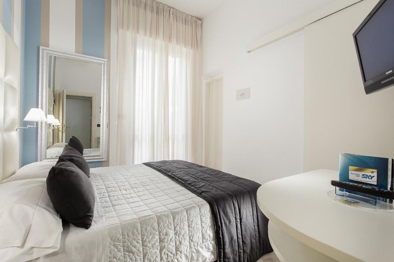 Hotel Flora มิลาโน แมริตทิมา ภายนอก รูปภาพ