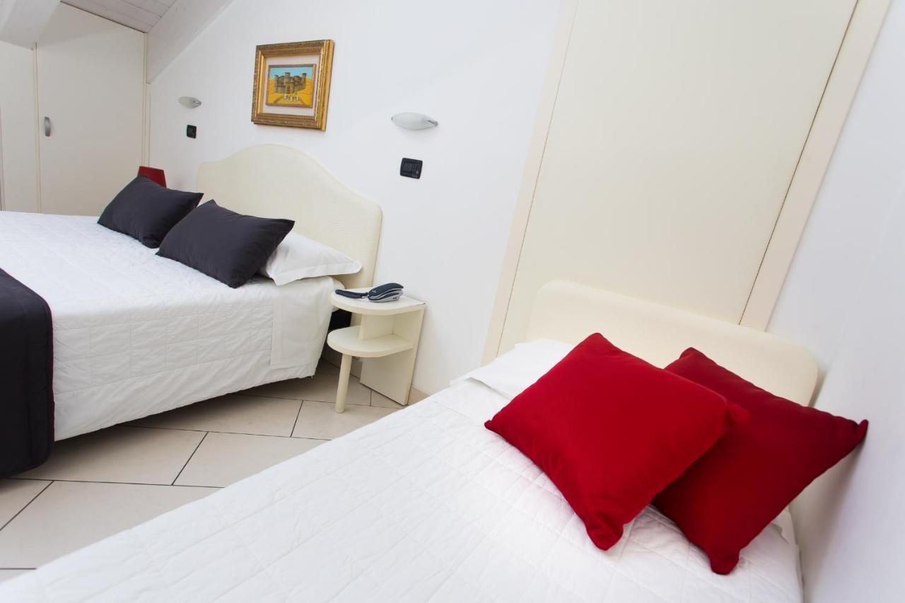 Hotel Flora มิลาโน แมริตทิมา ภายนอก รูปภาพ
